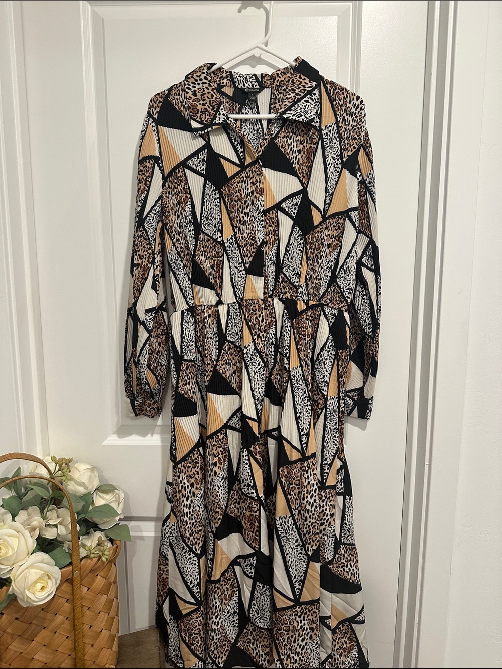 Long Sleeve Collared Geometric Leopard Midi Dress - Black & Tan